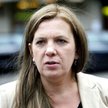 Elżbieta Jakubiak: Mamy państwo w rozkładzie - minister Sikorski lata na karimacie