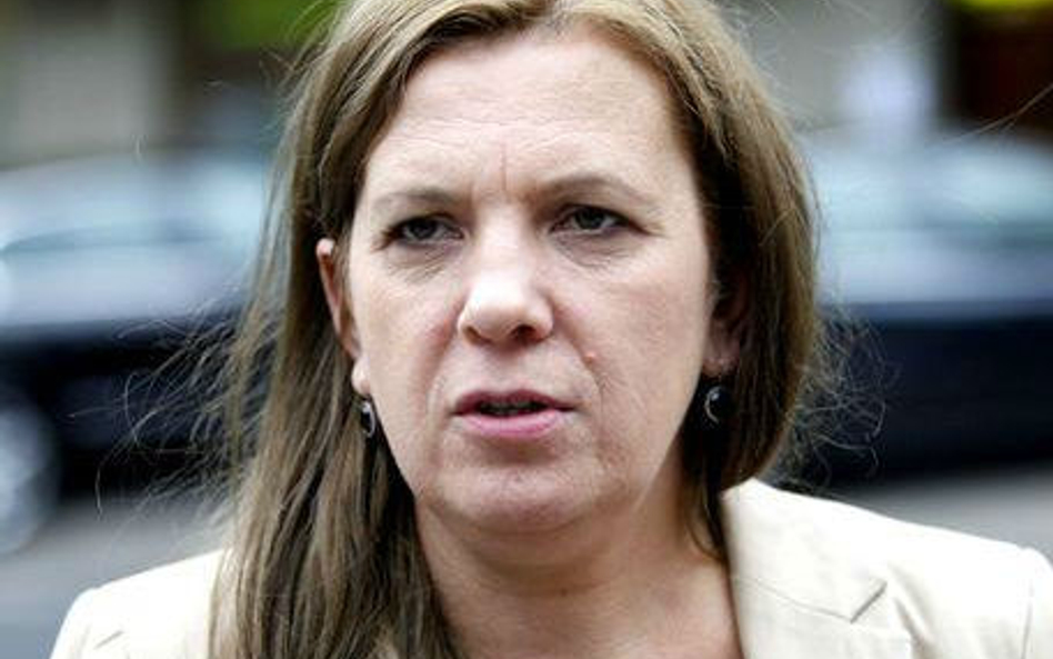 Elżbieta Jakubiak: Mamy państwo w rozkładzie - minister Sikorski lata na karimacie