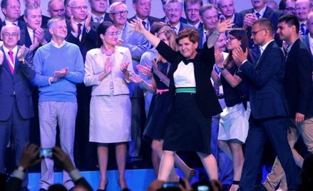 Beata Szydło usiłuje przekonać wyborców, że PiS ma nie tylko obietnice, ale także ludzi, którzy je z