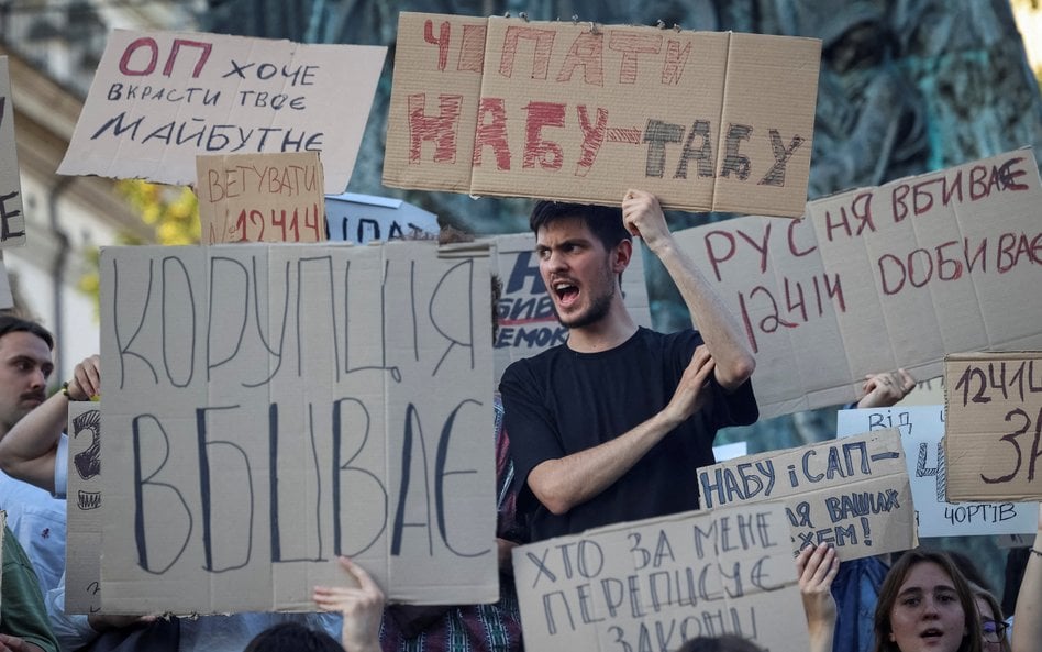 Kontrowersyjna ustawa niszcząca niezawisłość organów antykorupcyjnych po raz pierwszy od ponad trzec