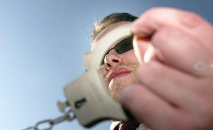 Zasada jest prosta: świadek koronny zdradza kompanów i umożliwia ich skazanie, a państwo darowuje mu