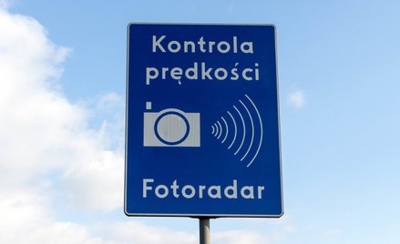 Ważny wyrok ws. mandatów dla kierowców. Emil "Łowca Fotoradarów" uniknął kary