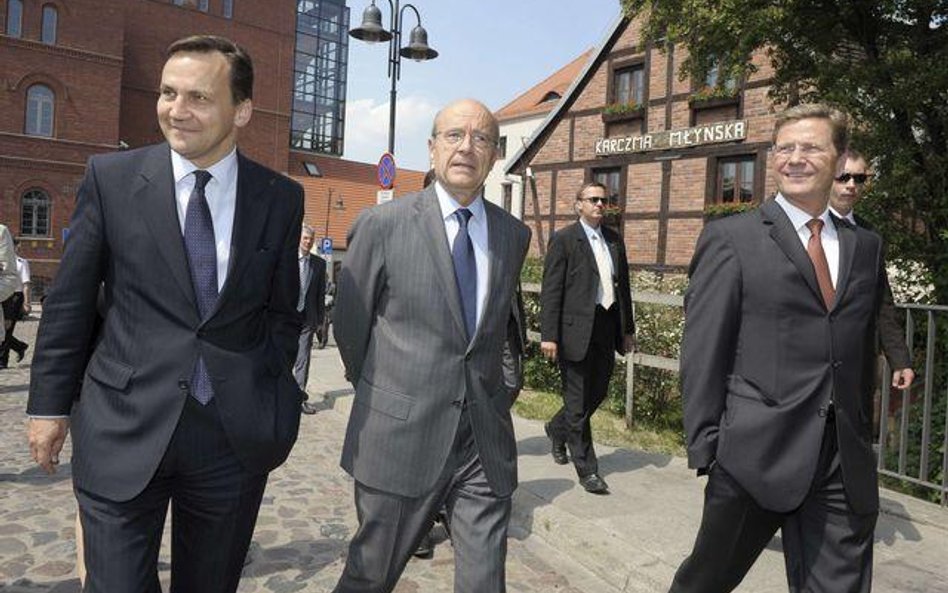 Od lewej: Radosław Sikorski, Alain Juppe, Guido Westerwelle