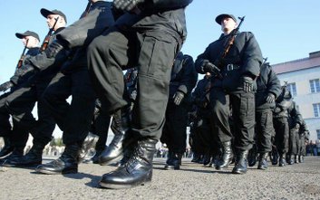 Po zakończeniuszkolenia, w ramach adaptacji zawodowej, policjanci są czasowo oddelegowani do pełnien