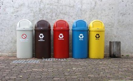 Butelki umyj, puszki zgnieć, a do papieru nie wrzucaj kartonów po sokach i mleku...