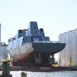 Fregata wielozadaniowa ORP Wicher na półzanurzalnej barce oceanicznej do przewozu ciężkich ładunków 