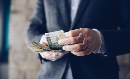 Tarcza 4.0: zleceniobiorca sam wystąpi o świadczenie postojowe