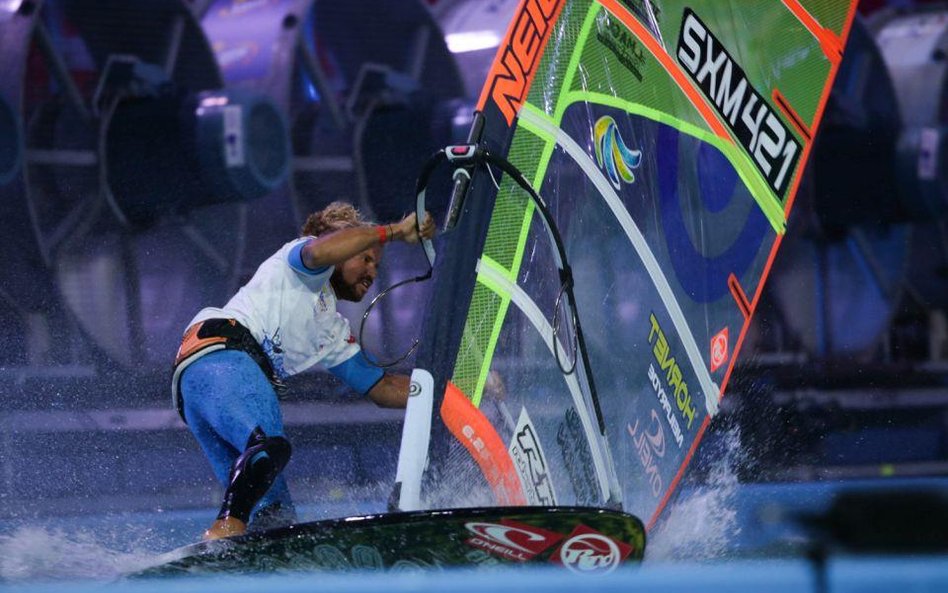 Windsurfing na Stadionie Narodowym w Warszawie