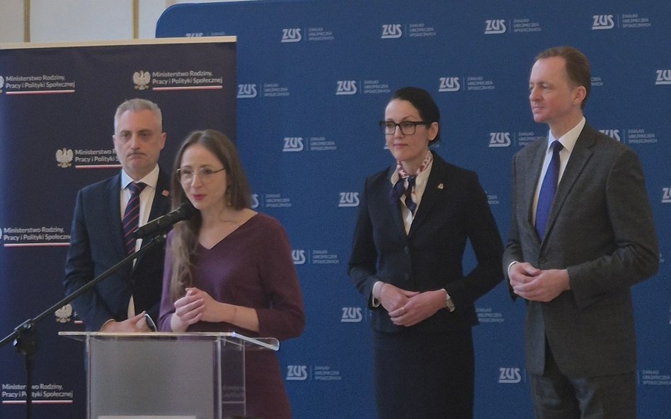 Konferencja „Wiek to atut, nie bariera”. Od lewej: Piotr Ostrowski, przewodniczący OPZZ, Agnieszka D