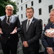 Ukraiński wiceminister ekonomii Taras Kachka, unijny komisarz ds. handlu Valdis Dombrovskis i unijny