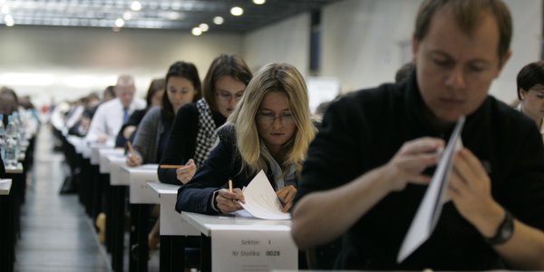Polish law faculty deans protest removal of academics from bar exam commission