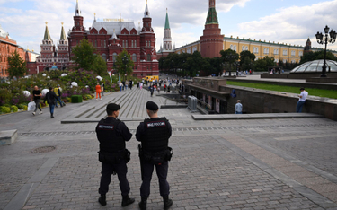 Rosyjscy policjanci na Placu Czerwonym w Moskwie