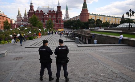 Rosyjscy policjanci na Placu Czerwonym w Moskwie