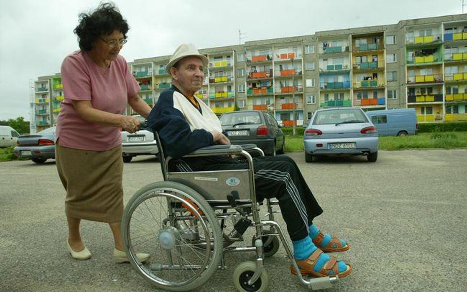 Od początku lipca zeszłego roku część osób opiekujących się niepełnosprawnymi dorosłymi pozbawiona z