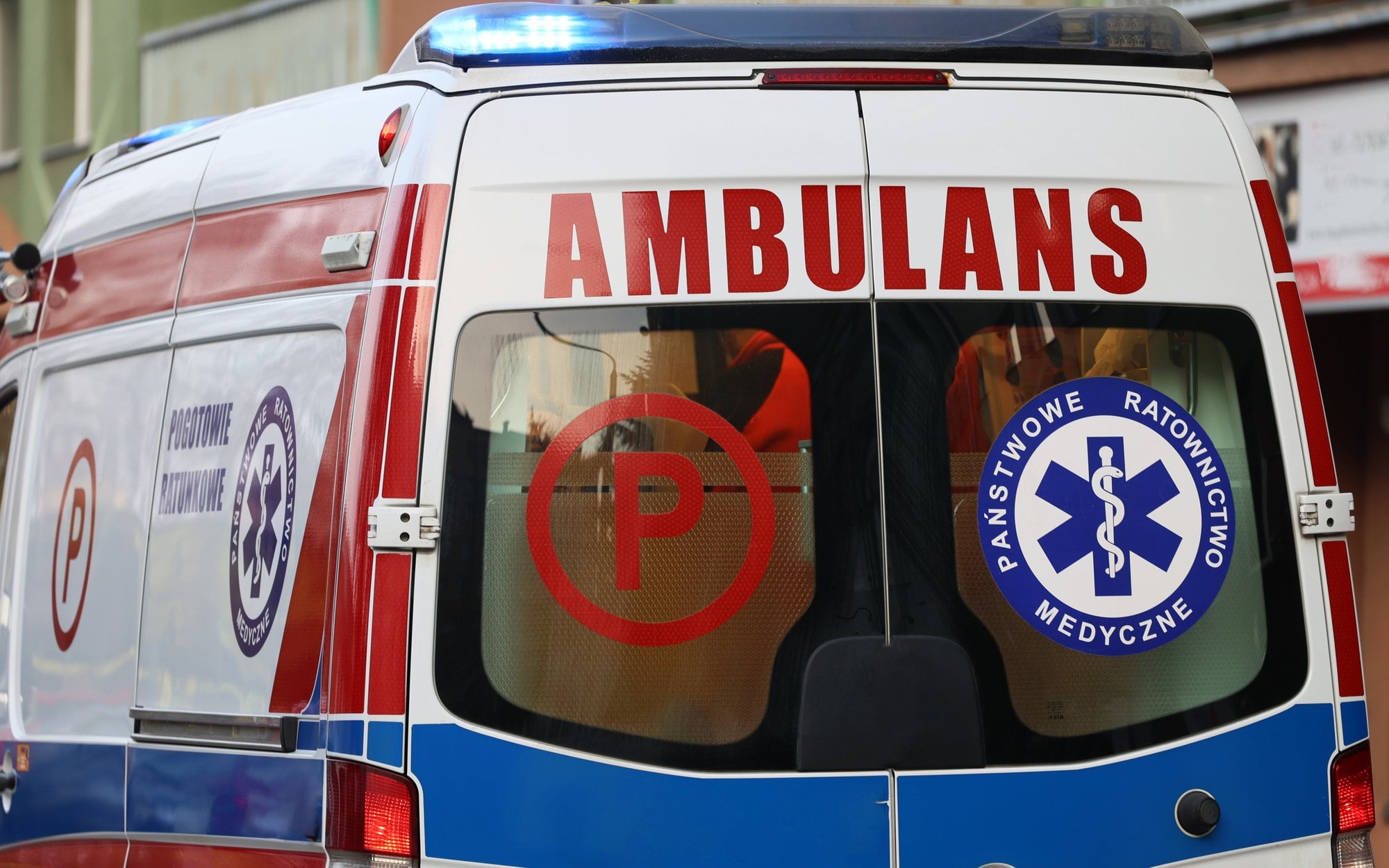 Obiecywano większe obsady karetek po śmierci ratownika. Zespołom grożą jednak cięcia