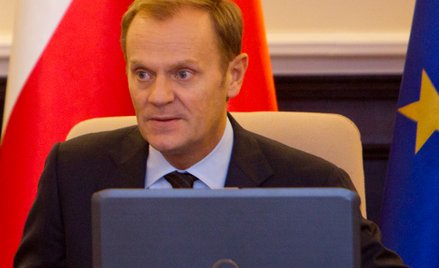 Gdzie jest Tusk? Pływa w wodzie sodowej? Nie, pisze exposé