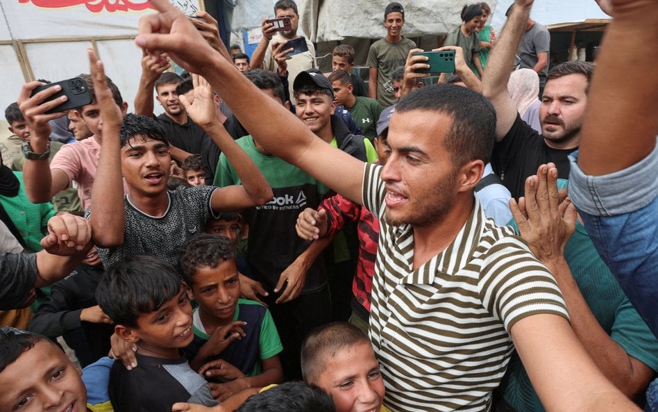 Palestyńczycy świętują porozumienie o zawieszeniu broni zawarte przez Hamas i Izrael