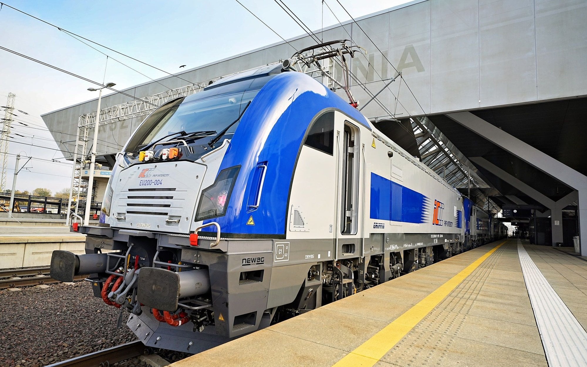 Newag: PKP Intercity korzysta z opcji na 32 lokomotywy