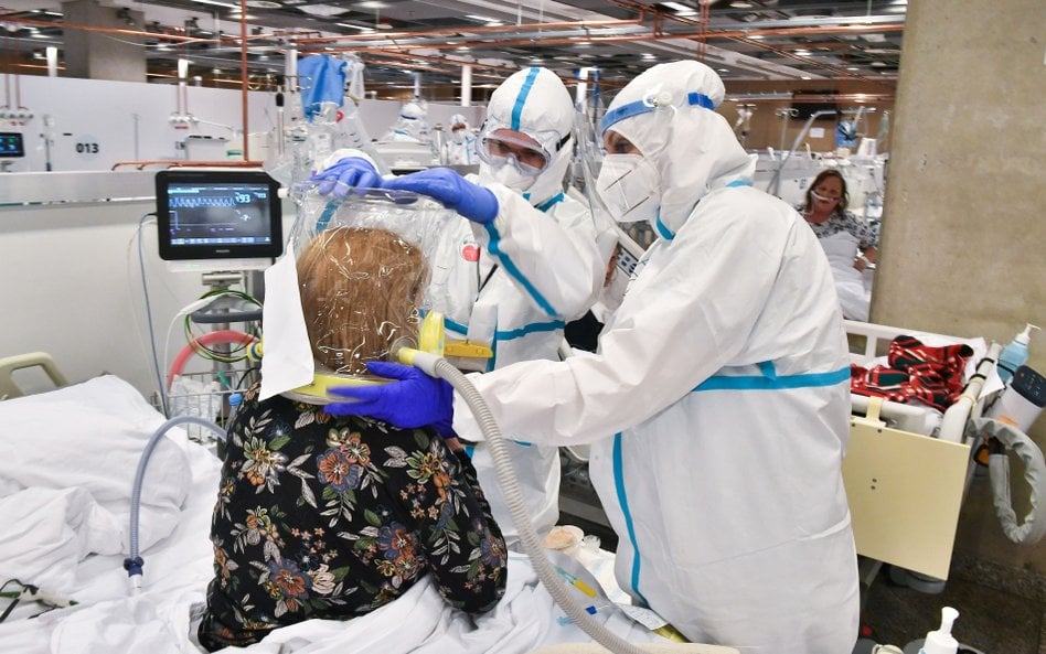 W czasie epidemii COVID-19 za dyżur w Szpitalu Narodowym można było zarobić 8-10 tysięcy złotych