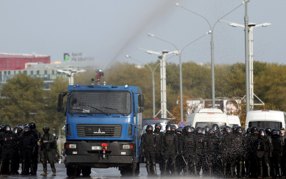 Duży protest w Mińsku. Milicja użyła armatek wodnych