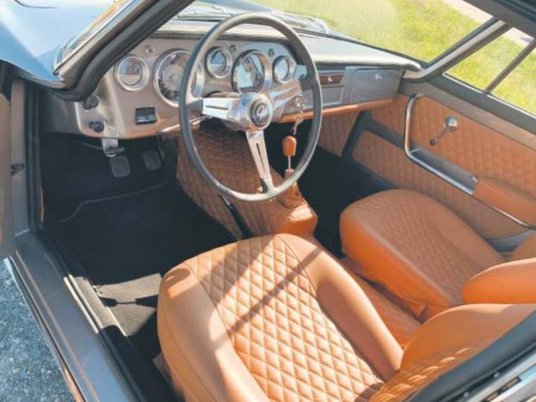 Po renowacji wnętrze włoskiego klasyka prezentuje się kapitalnie.