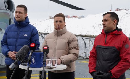 Premier Danii Mette Frederiksen, pełniący obowiązki szefa rządu Grenlandii Mute Bourup Egede (z praw