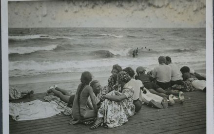 Rodzina Henryka Komorowskiego podczas jednego z wyjazdów nad morze, lata 30. Fot. Zbiory Henryka Kom