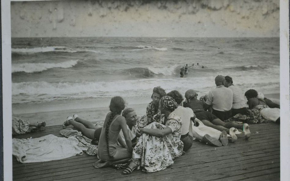 Rodzina Henryka Komorowskiego podczas jednego z wyjazdów nad morze, lata 30. Fot. Zbiory Henryka Kom