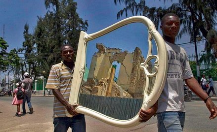 Cztery miesiące minęły od trzęsienia ziemi w Haiti, a zniszczenia są ciągle olbrzymie