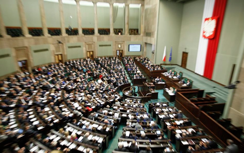 Sejm według kibiców. PO i PSL poza parlamentem