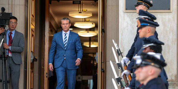 Dymisja podsekretarza obrony USA może wywołać kryzys — skutki dla Polski