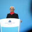 Christine Lagarde, szefowa EBC, opiera się przed podwyżkami stóp. To przyczyniło się w ostatnich mie
