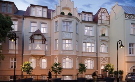 Budynek oddano w 1900 roku. Kompozycja siedmioosiowej elewacji odbiegała od stereotypowej symetrii.