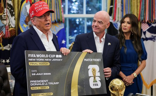 Prezydent USA Donald Trump i prezydent FIFA Gianni Infantino