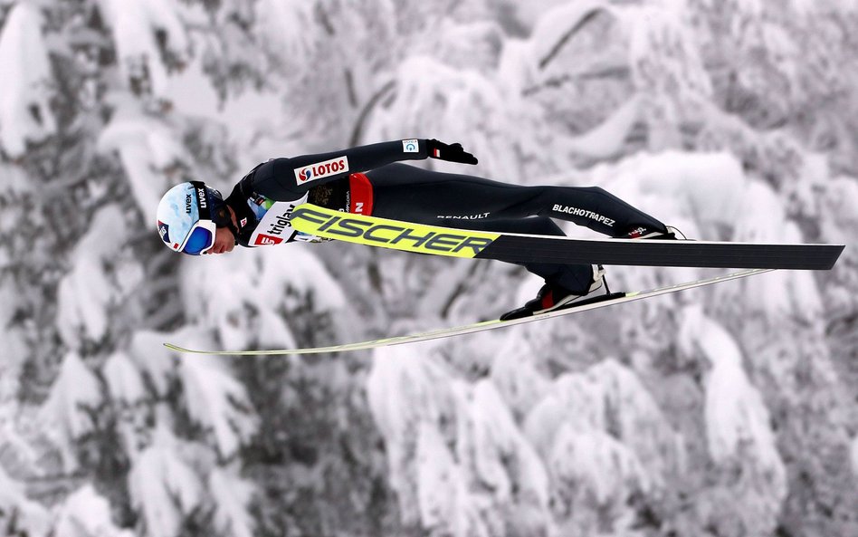 Kamil Stoch w czwartkowych kwalifikacjach zajął szóste miejsce. Wygrał Niemiec Markus Eisenbichler. 