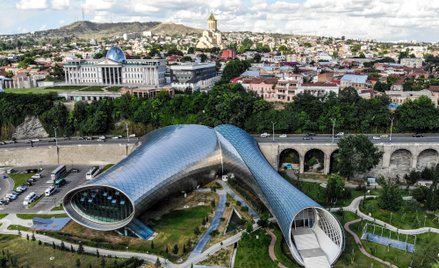 Autorami projektu Hali Koncertowej Rike są architekci ze Studia Fuksas, jednej z czołowych włoskich 