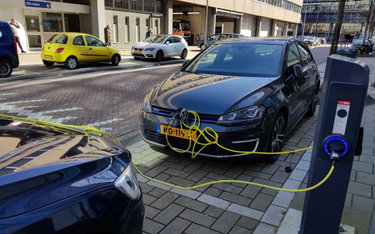 Amsterdam ma bardzo ciekawą politykę wspierania rozwoju elektromobilności.