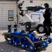 Zwalczające terror służby inwestują m.in. w specjalistyczny sprzęt, taki jak ten robot używany przez