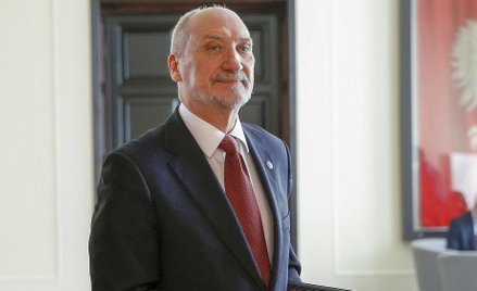 Macierewicz: Pomoc Chin? „Obawiam się nawet, gdy niosą dary”
