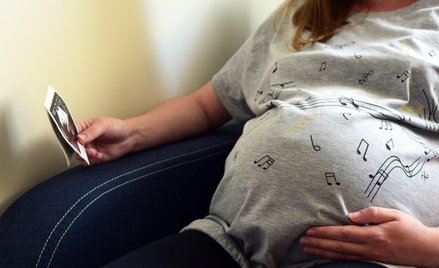 W Sejmie trwają pracę nad zmianą przepisów dotyczących zasad wypłaty zasiłków chorobowych dla kobiet