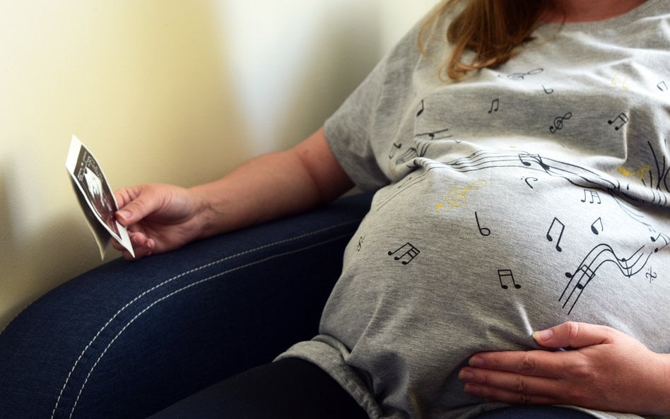 W Sejmie trwają pracę nad zmianą przepisów dotyczących zasad wypłaty zasiłków chorobowych dla kobiet