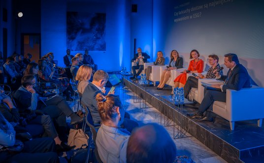 Od lewej: Marcin Graczyk, Szef Grupy Roboczej ds. ESG w PAIH, Anna Kowalik, ESG Business Analyst, CR