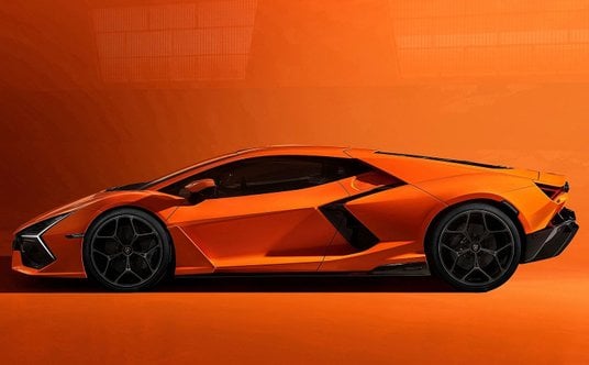 Lamborghini Revuelto