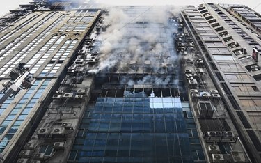 Pożar 22-piętrowego wieżowca. Są ofiary i ranni