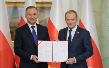 Prezydent RP Andrzej Duda oraz premier Donald Tusk podczas uroczystości zaprzysiężenia gabinetu Tusk