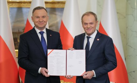 Prezydent RP Andrzej Duda oraz premier Donald Tusk podczas uroczystości zaprzysiężenia gabinetu Tusk