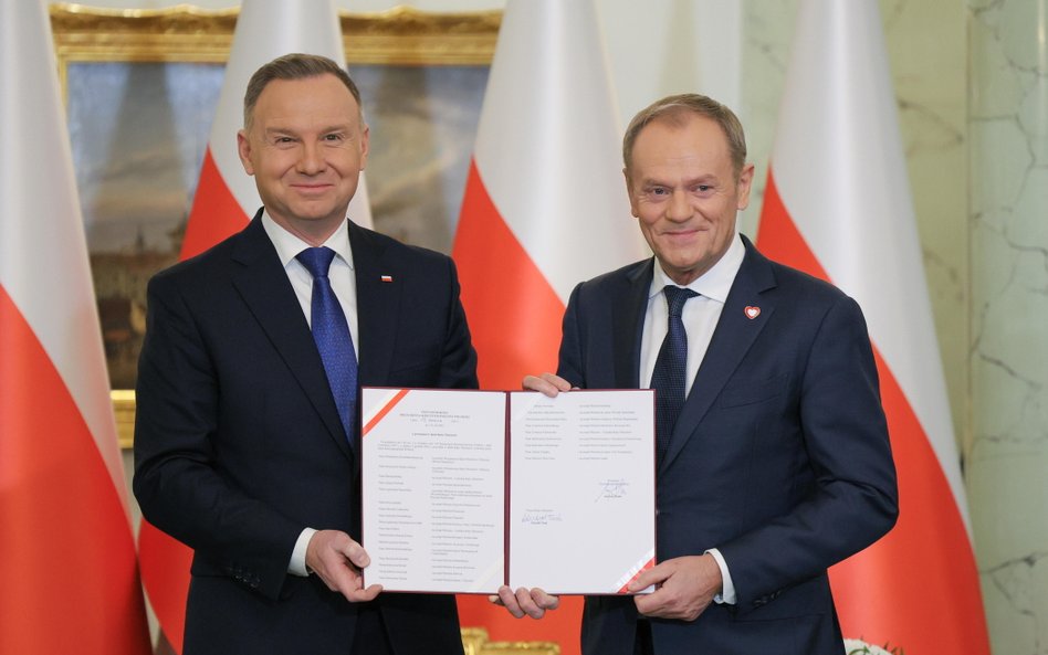 Prezydent RP Andrzej Duda oraz premier Donald Tusk podczas uroczystości zaprzysiężenia gabinetu Tusk