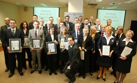 Przedstawiciele wyróżnionych przez „Rzeczpospolitą” kancelarii, nagrodzeni prawnicy oraz laureaci ko