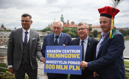 Prezes Kraków Airport Radosław Włoszek, prezydent Krakowa Jacek Majchrowski, marszałek województwa m