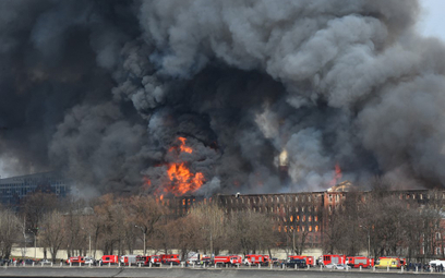 Pożar strawił zabytkową fabrykę w Sankt Petersburgu